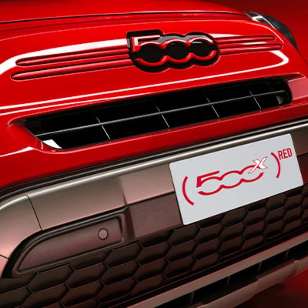 Red painted details, 500 logo, mirror caps and the moustache on the Fiat 500X RED