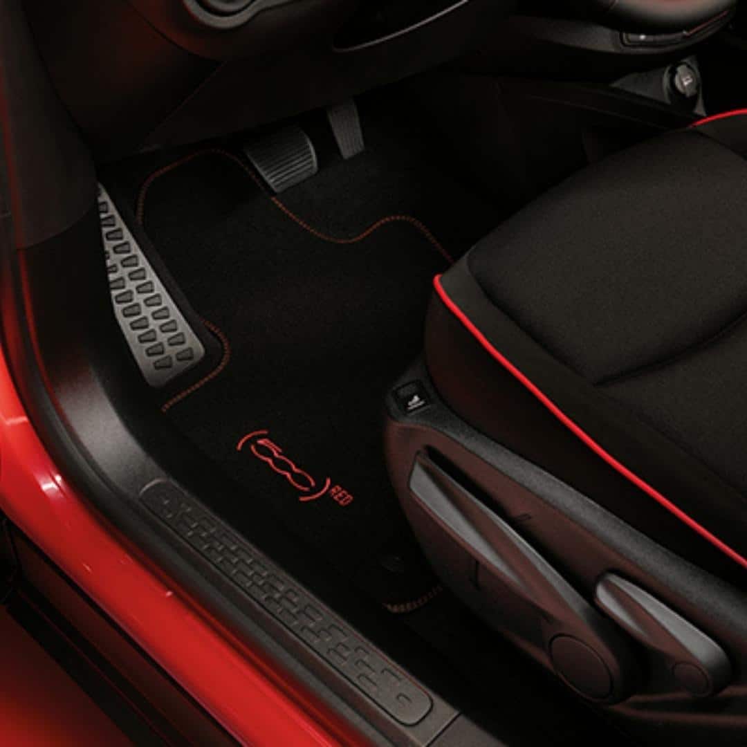 Dedicated Floor mats with Red Stitching in the Fiat 500X RED