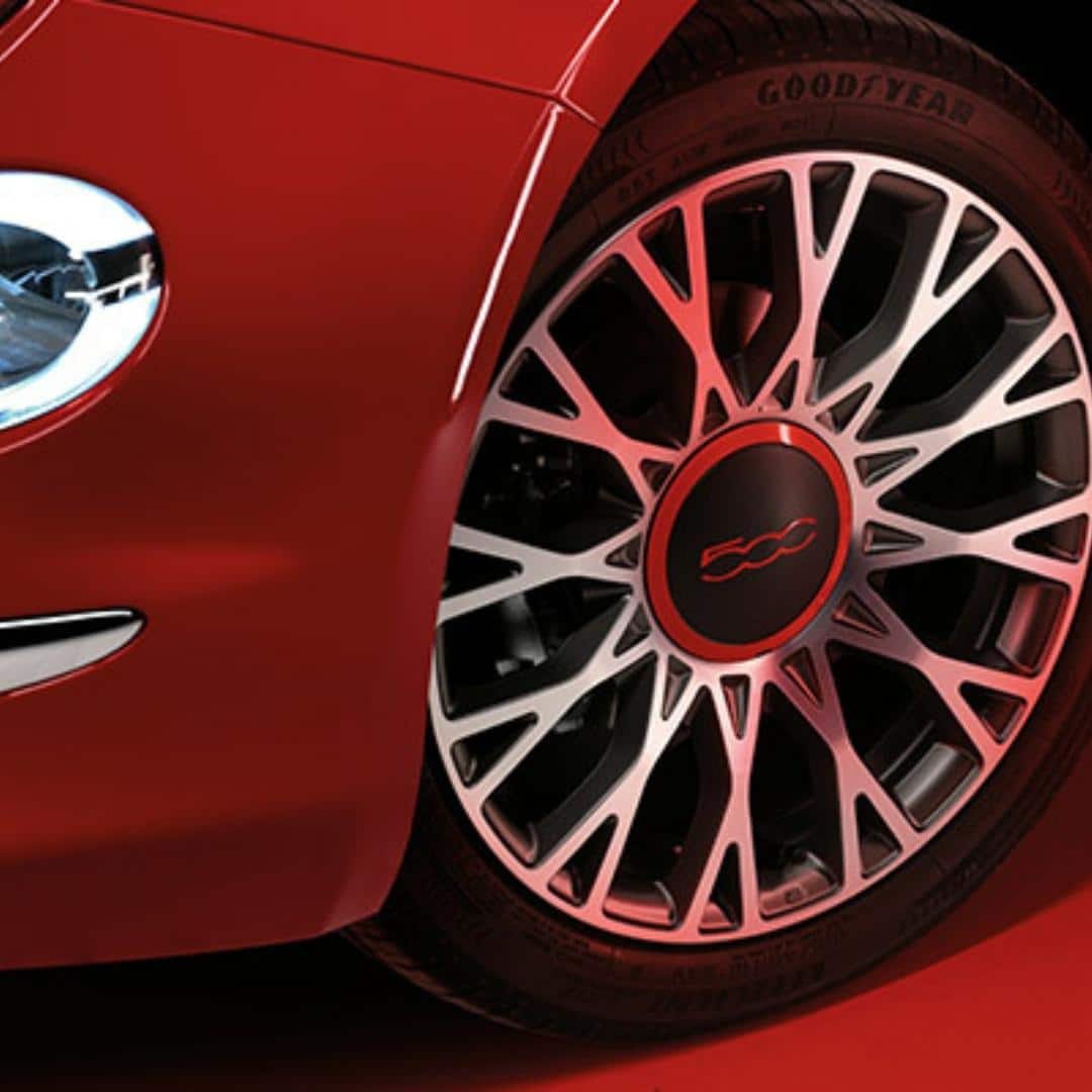 16" Alloy wheels with optional RED centre hubcap on the Fiat 500 RED