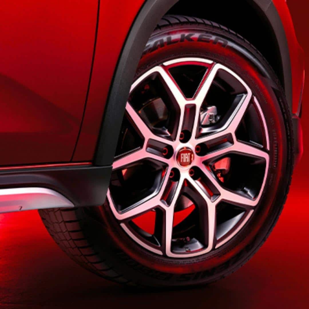 17" Alloy wheels with Red touches adding a bold look on the Fiat Tipo RED