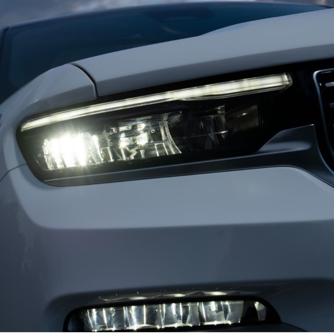 LED lights on the Jeep Grand Cherokee 4XE Limited