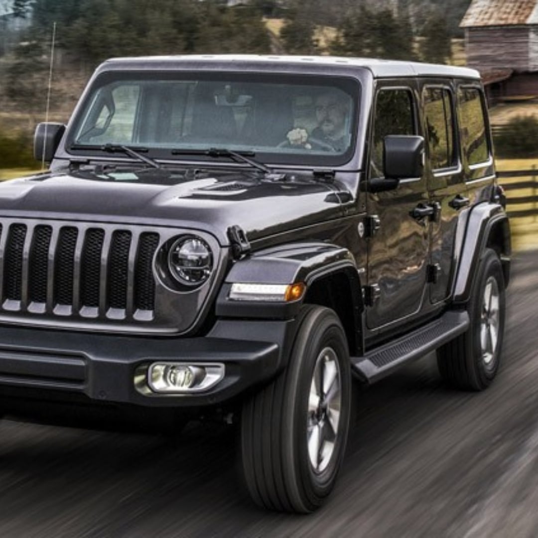 Hard top, soft top, no top with the Jeep Wrangler Overland.