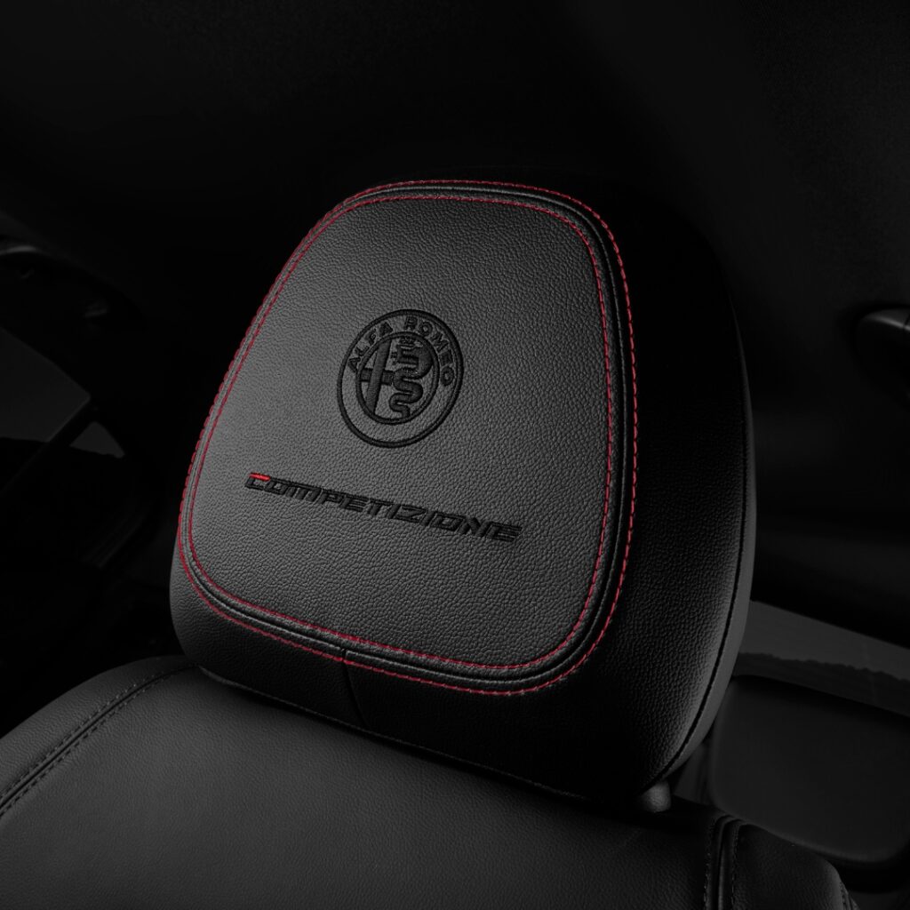 Sporty leather seats in the Alfa Romeo Giulia Veloce.