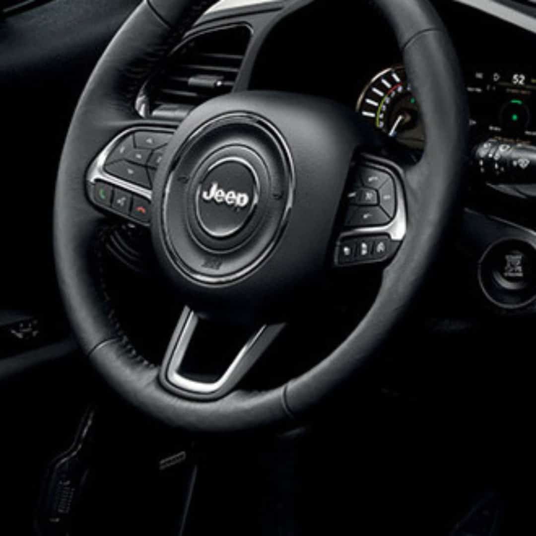 Leather steering wheel in the Jeep Renegade 4XE Limited
