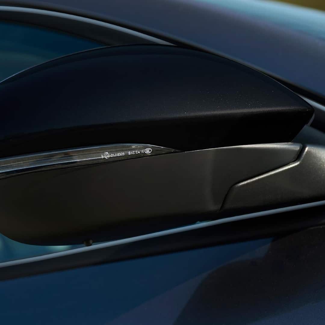power folding electrochromic mirrors with active blind spot on the Alfa Romeo Giulia Sprint.