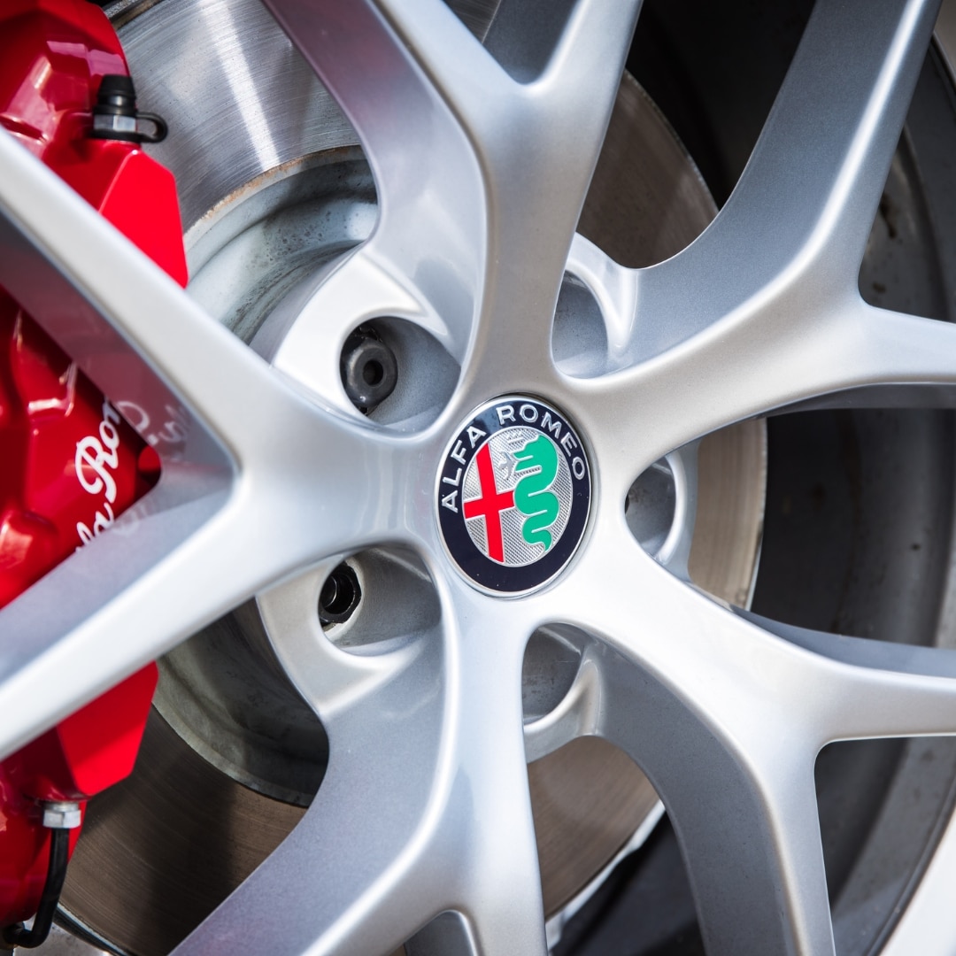 19" 5 hole Alloy wheels on the Alfa Romeo Stelvio Sprint
