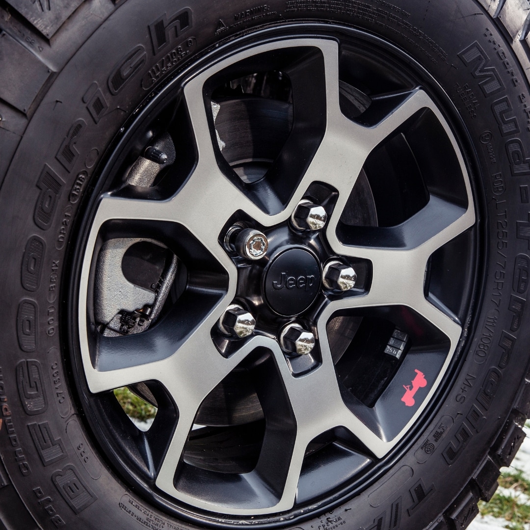 18" Alloy wheels with the Jeep Wrangler Overland.